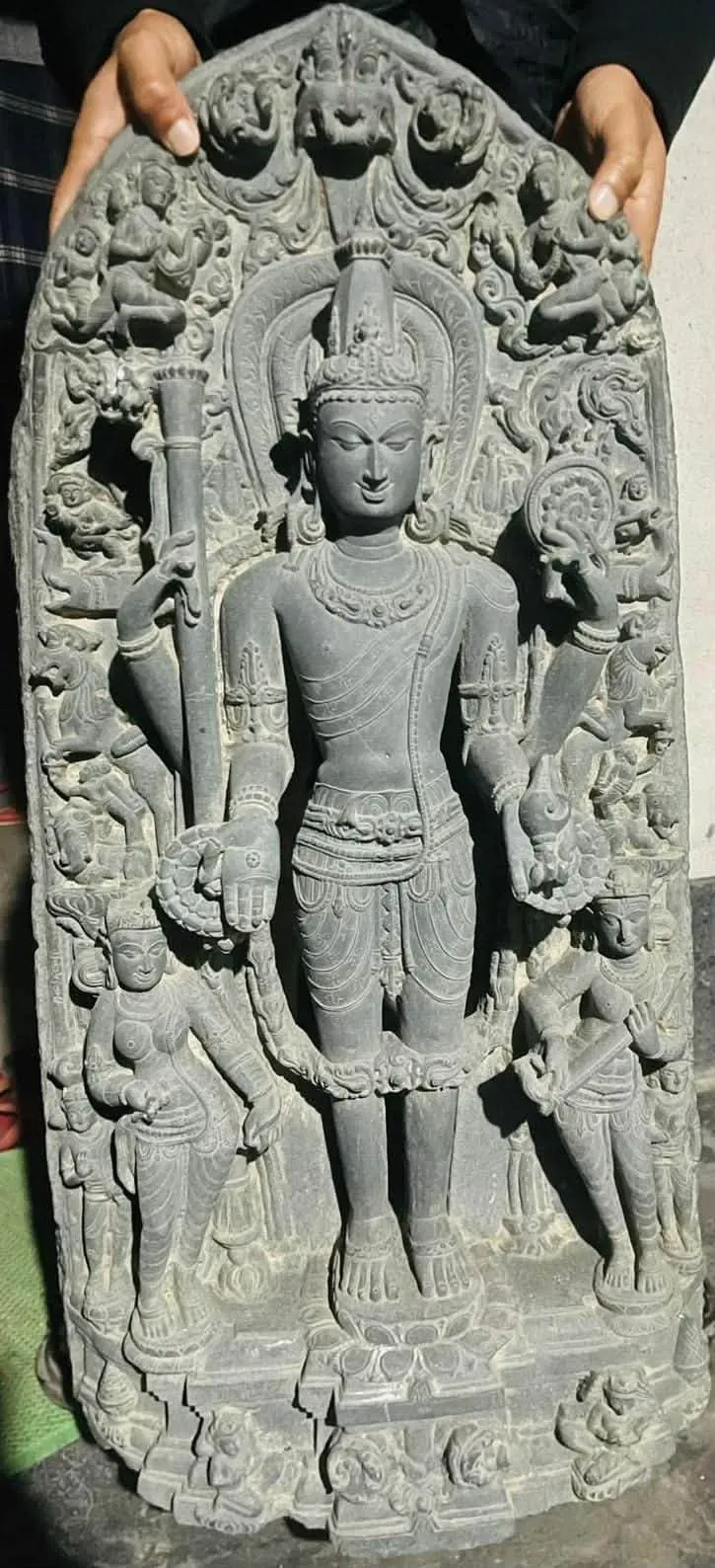 ঠাকুরগাঁওয়ে র‌্যাব-১৩ এর অভিযানে কোটি টাকার কষ্টিপাথরের মূর্তি উদ্ধারসহ, আটক-১