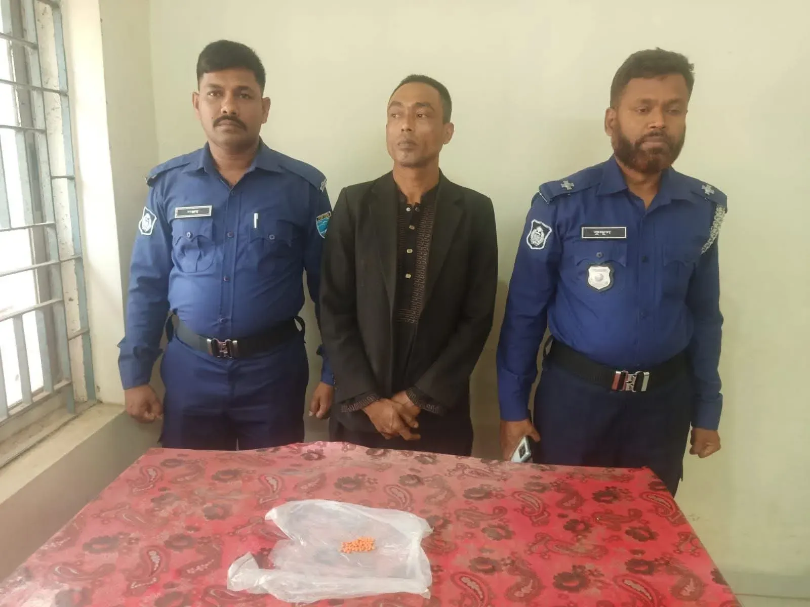 করিমগঞ্জে পুলিশের অভিযানে ৪৭ পিস ইয়াবাসহ মাদক ব্যবসায়ী গ্রেফতার