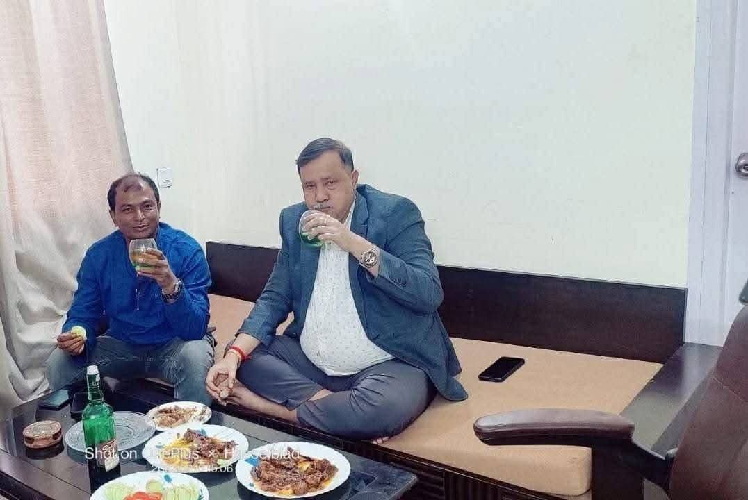 খুলনা ১ আসনে জামায়াতে ইসলামী মনোনীত হিন্দু কমিটির সভাপতি কৃষ্ণ নন্দীর আপত্তিকর ছবি ফেসবুকে ভাইরাল রাজনৈতিক অঙ্গনে আলোচনার ঝড়
