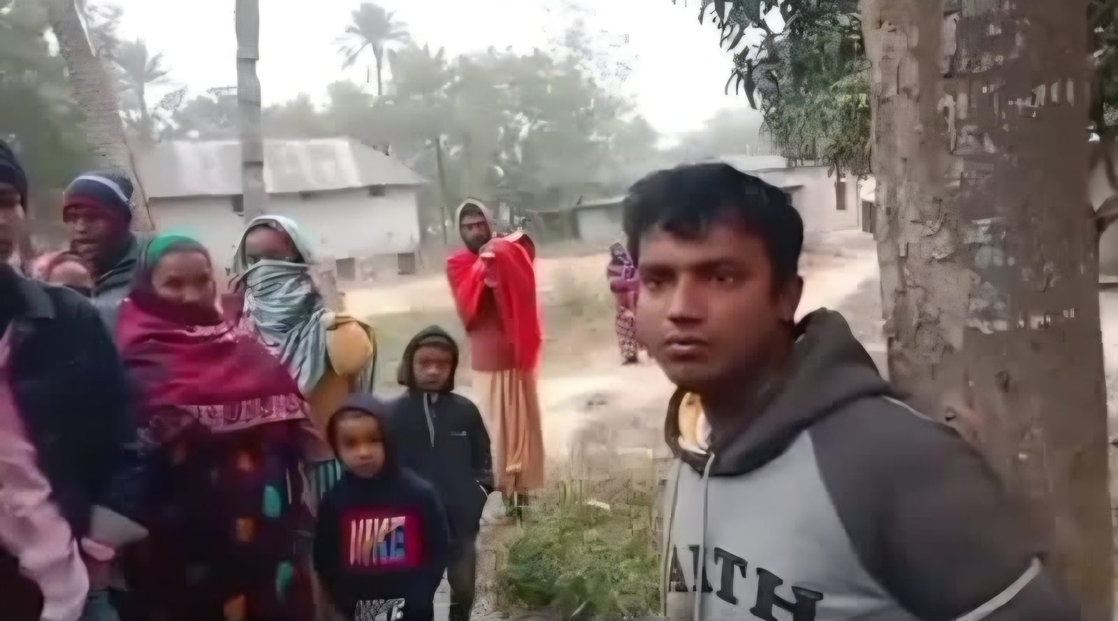 নাচোলে চোর ধরতে গিয়ে বাড়িওয়ালা আহতঃ