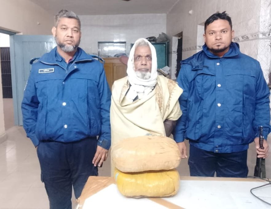 বাঞ্ছারামপুরে ০৪ কেজি গাঁজাসহ ১ বৃদ্ধ পুলিশের হাতে আটক 