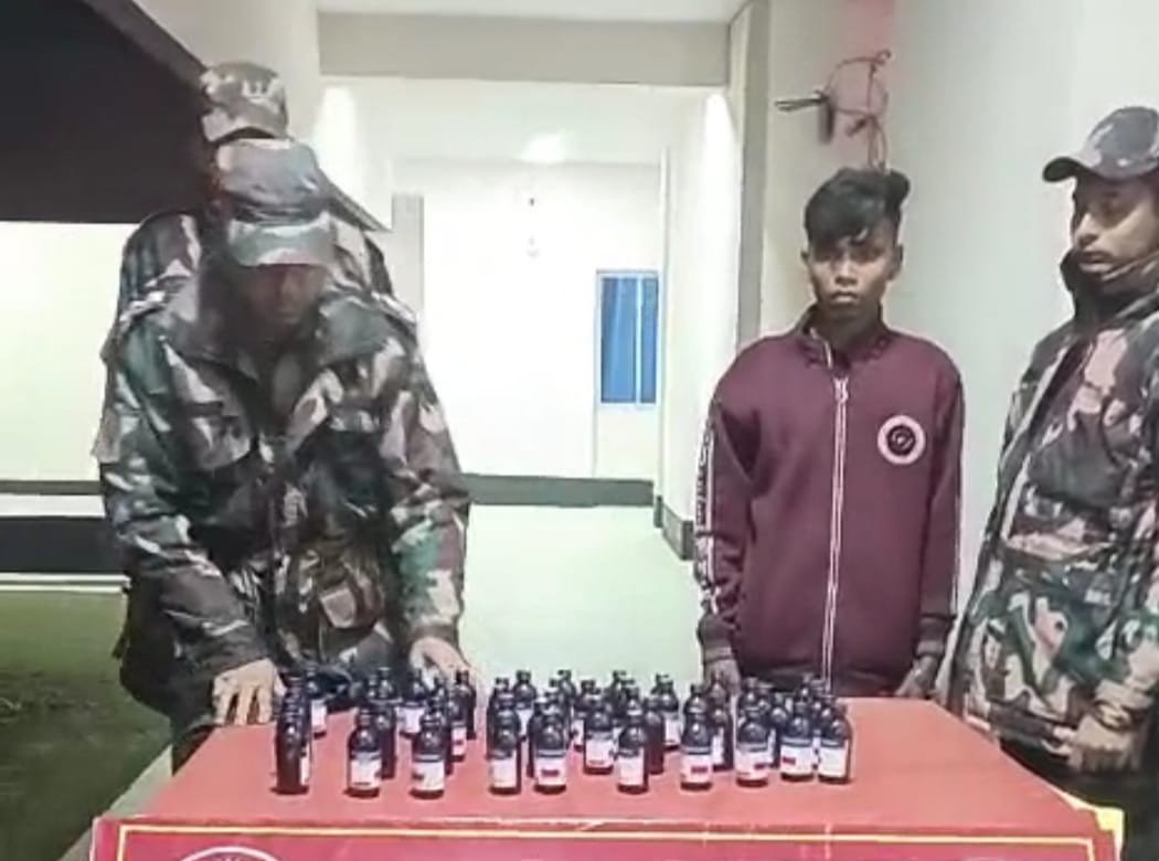 ভোলাহাট সীমান্তে ৫০ বোতল নেশাজাতীয় সিরাপ সহ ১ জনকে আটক করেছে মহানন্দ ব্যাটেলিয়ান 