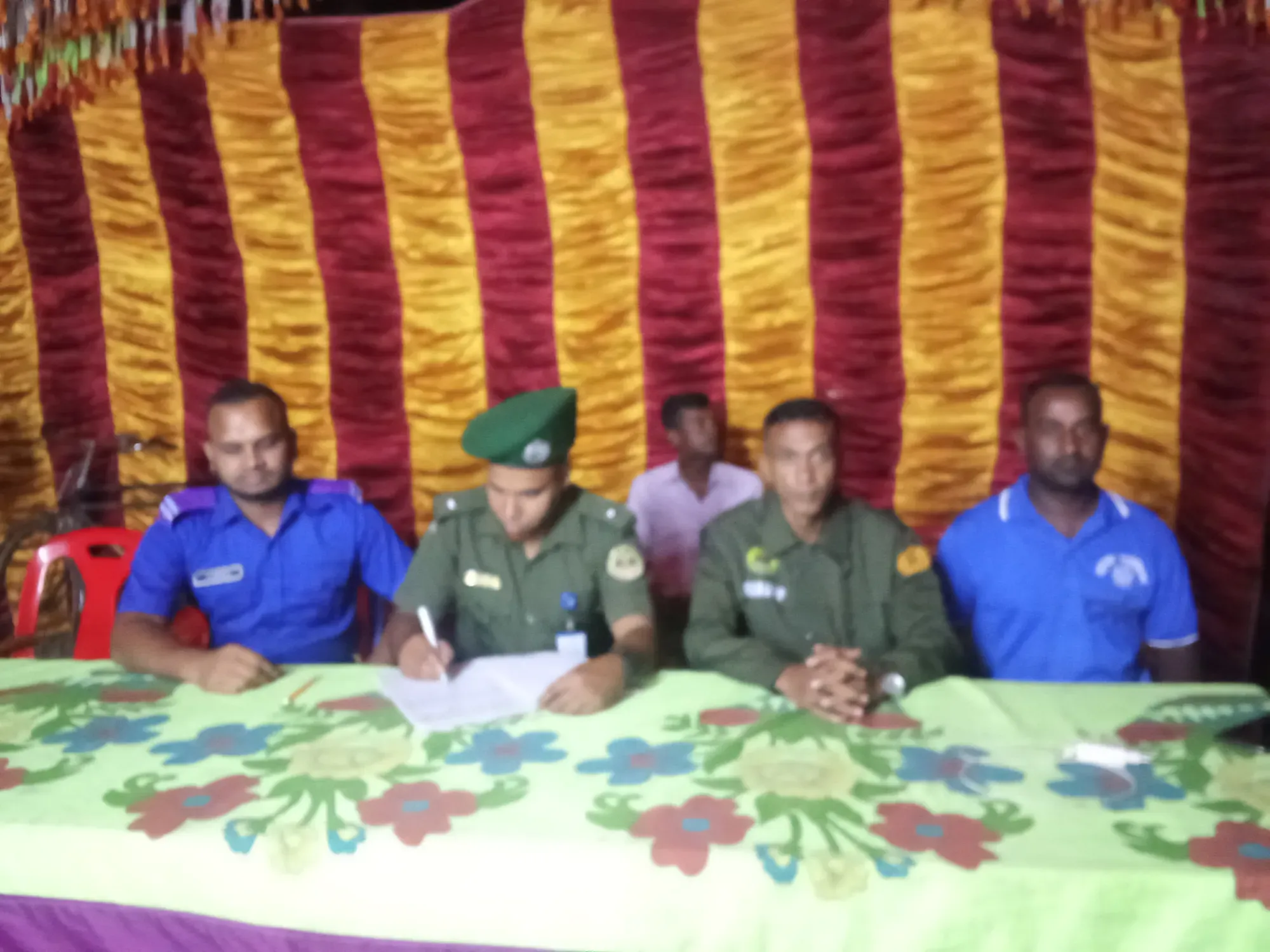 ফরিদপুরের দুর্গাপূজার বিভিন্ন পুজামণ্ডপ পরিদর্শন করলেন উপজেলা আনসার ও ভিডিপি কর্মকর্তা